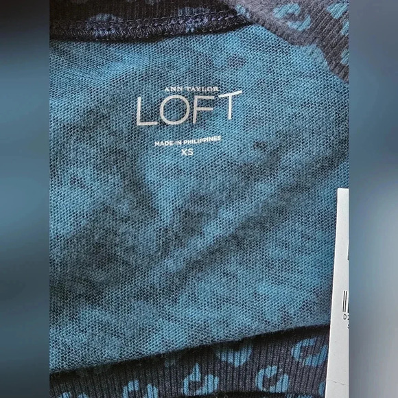 LOFT leopard print casual pullover top in dark blue size XS NWT - Picture 3 of 5